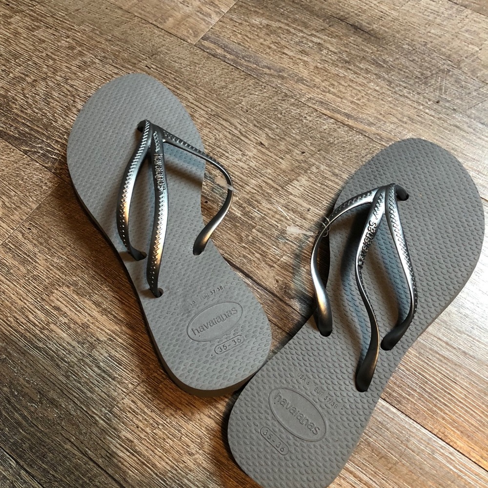 Woman’s sandels